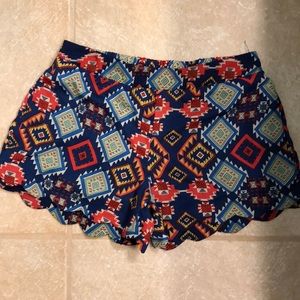 Geometric scallop bottom flowy shorts.